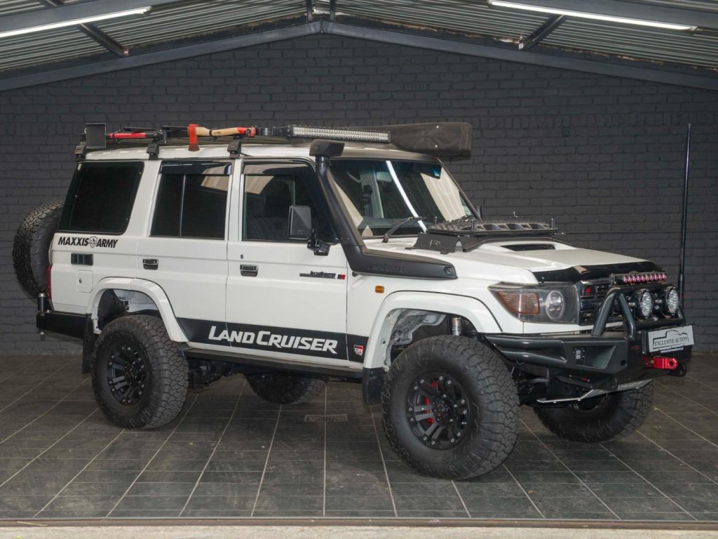 Toyota Land Cruiser 76 4.5D V8 Station Wagon